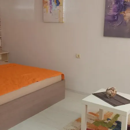 Julia's Place Apartment